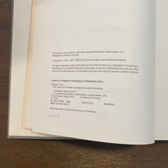 New York Times Crossword Puzzle Dictionary by Tom Pulliam & Clare Grundman - Picture 5 of 12